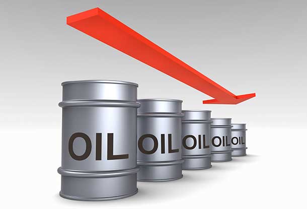 
Нефть на мировых рынках продолжает дешеветь