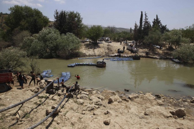 
Сирийская нефть и вода: залог разгрома ИГ в "экономике победы"...