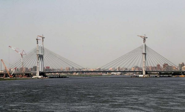
В Египте открыли крупнейший в мире подвесной мост